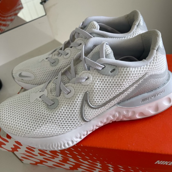 Nike renew light worn … - Picture 5 of 8